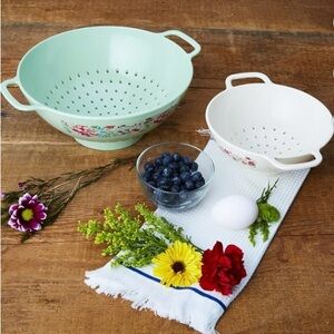 The Pioneer Woman Garden Party 2-piece Plastic Colander Set